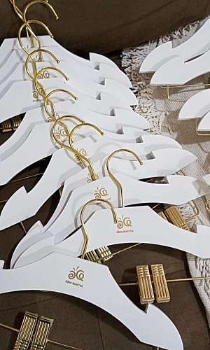 cabide de madeira infantil com presilha cabide de madeira infantil com presilha