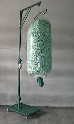 Cabideiro com bico dosador Cabideiro com bico dosador