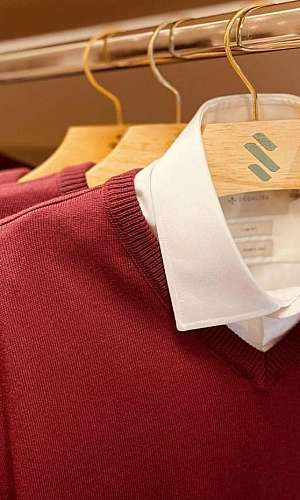 cabides de madeira para loja cabides de madeira para loja