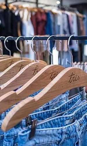 loja de cabides e manequim loja de cabides e manequim